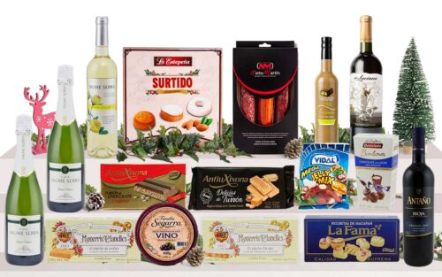Lot nadalenc amb cava, vi blanc, vi negre, neules artesanes, torrons variats, galetes assortides, bombons, llaminadures, embotit i crema per untar, presentat com a regal de Nadal.
