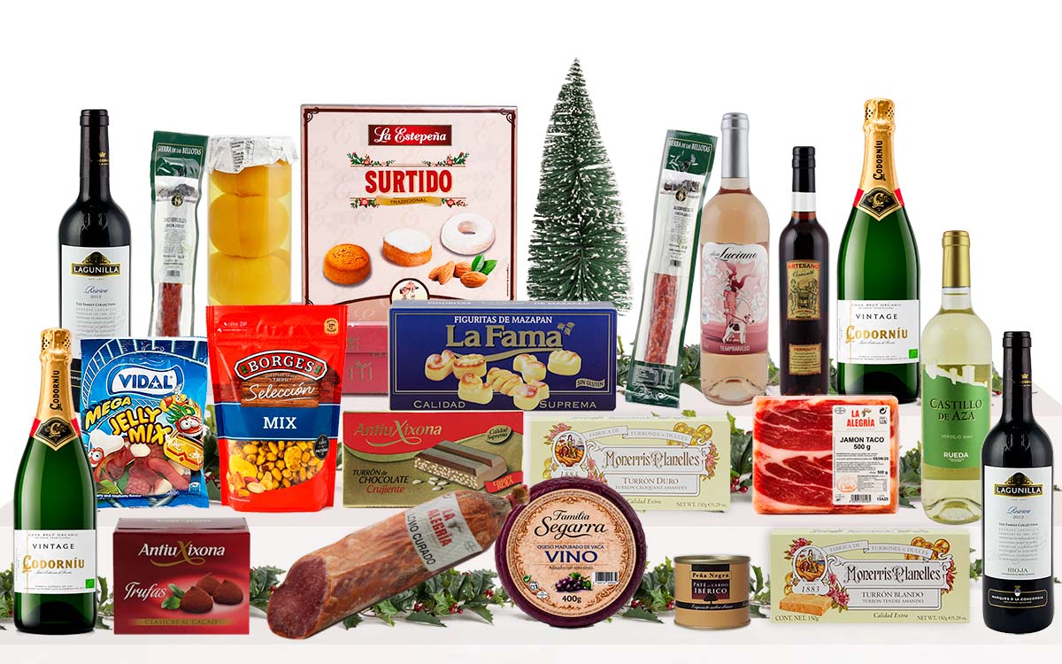 Lot nadalenc gourmet amb pernil curat, cava, vins, vermut, formatge, embotits ibèrics, fruits secs, patates xips, patés, torrons, neules, bombons, dolços nadalencs i llaminadures, presentat com a regal de Nadal.