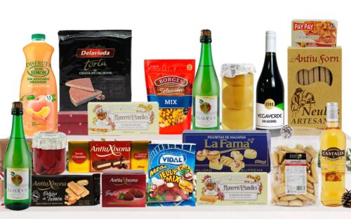 Lot de Nadal sense alcohol amb sidra, vi negre, schnapps de préssec, suc de préssec, aperitius, fruits secs, torrons, dolços nadalencs i caixa decorada amb nansa.