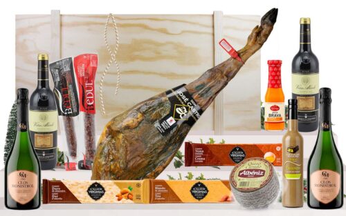 Lot gourmet amb pernil ibèric de gla de Salamanca, cava, vins, embotits ibèrics, formatge, torrons i licor, presentat en una caixa jamonera de fusta.