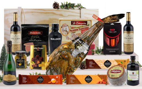 Lot gourmet amb paleta ibèrica de gla de Salamanca, cava, vi de Rioja, ginebra premium, oli d’oliva verge extra, ibèrics, formatge, torrons i dolços, presentat en una caixa jamonera de fusta.