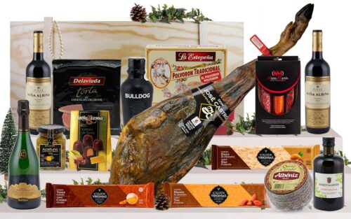 Lot gourmet amb pernil ibèric de gla de Salamanca, cava, vi de Rioja, ginebra premium, oli d’oliva verge extra, ibèrics, formatge, torrons i dolços, presentat en una caixa jamonera de fusta.