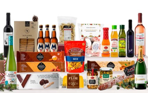 Lot gurmet de Nadal amb cava, vins de l'Empordà, garnatxa de l'Empordà, cerveses, oli d'oliva verge extra, formatge, fuet, fruits secs, torrons artesans i caixa decorada amb nansa.