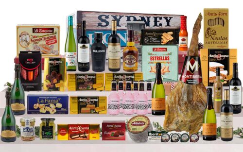 Baúl gourmet de madera amb pernil Bodega Gran Reserva de Cantimpalos, Corpinnat, caves, vins de Rioja, vi blanc, licors, whisky, ginebra, tòniques, ibèrics, formatges, torrons i una gran selecció de dolços i especialitats gurmet.